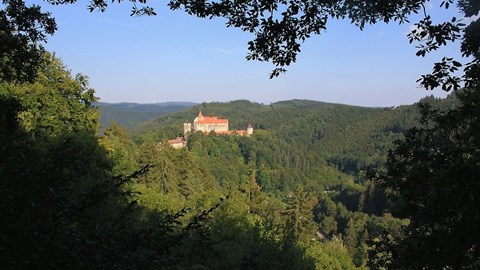 krásné výhledy na hrad Pernštejn