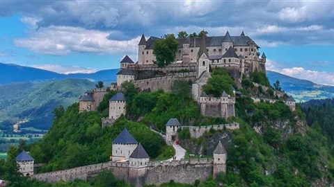 impozantní tajuplný hrad Hochosterwitz