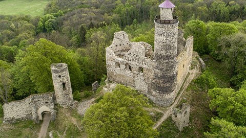 malebná zřícenina hradu