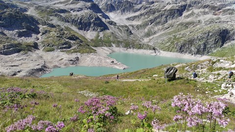tyrkysově modrá krása alpských jezer