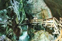 trasa divokou soutěskou Seisenbergklamm