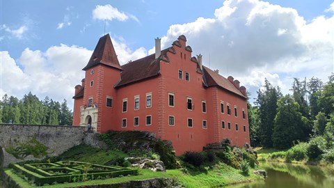 krásný renesanční vodní zámek