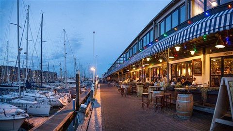 Pobřeží, pláže a historické památky