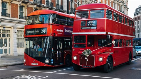 Staré se snoubí s novým