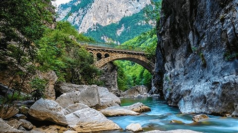 Dechberoucí přírodní scenérie