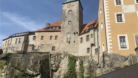 mohutné starobylé hrady