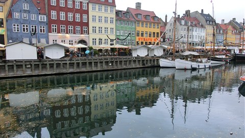 ikonické pestrobarevné domky na nábřeží