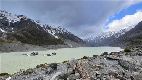 Dechberoucí alpská krajina